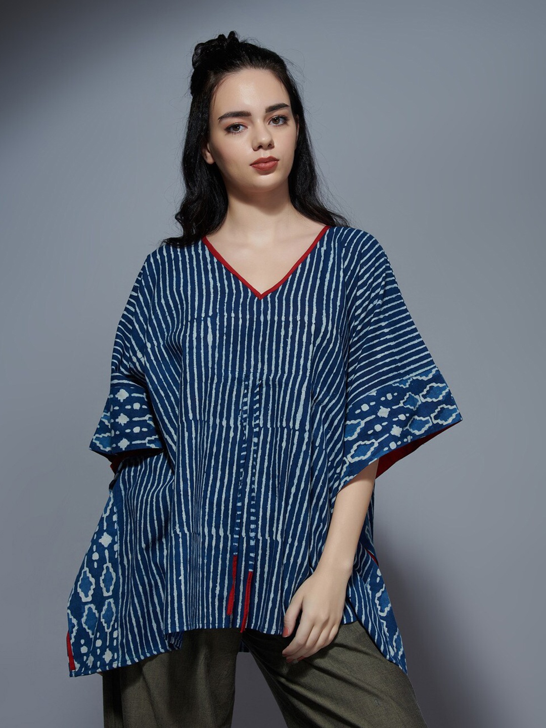 

the kaatn trail Women Blue Geometric Print Kaftan Top