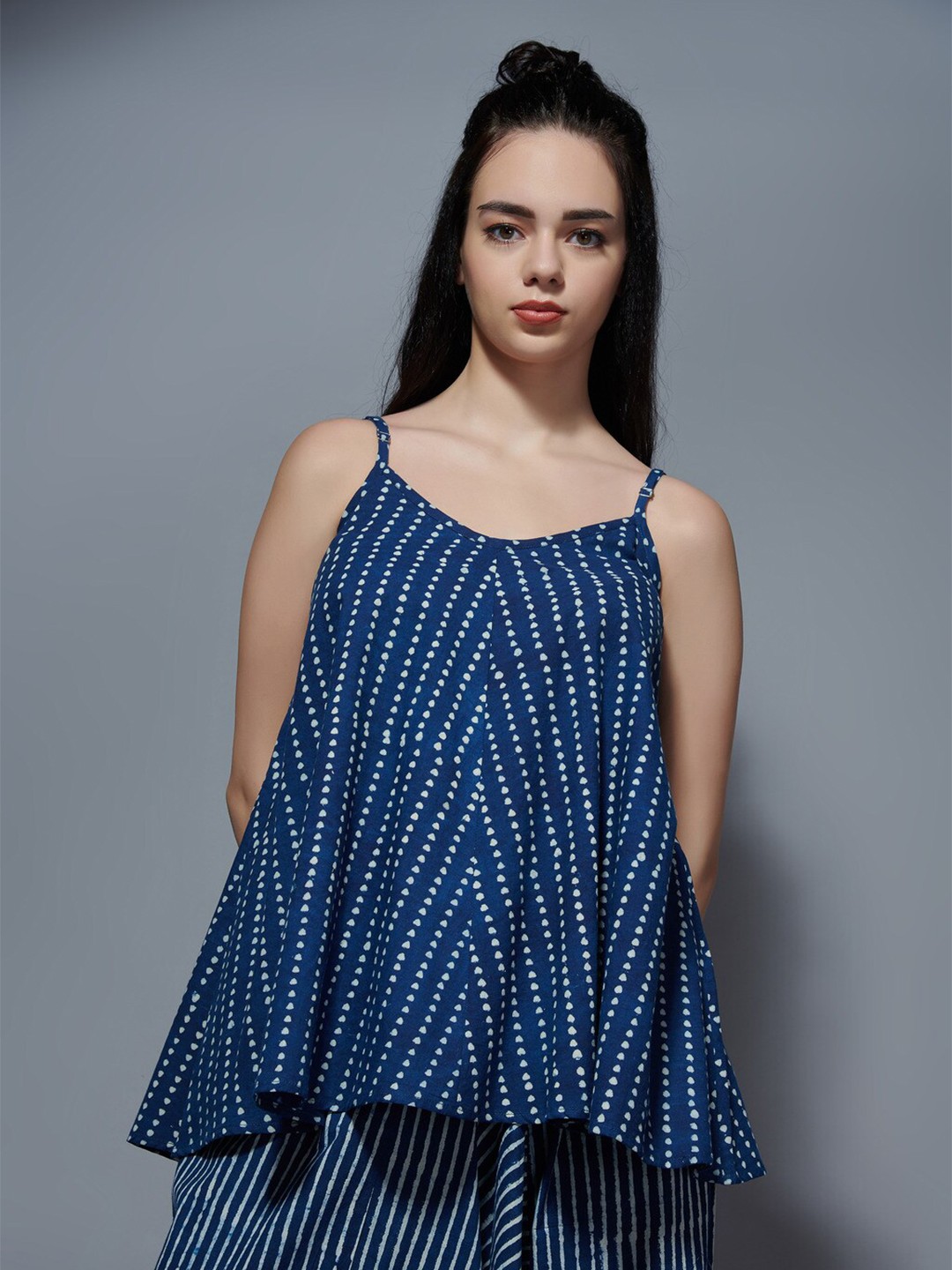 

the kaatn trail Women Teal Geometric Print Cotton Top