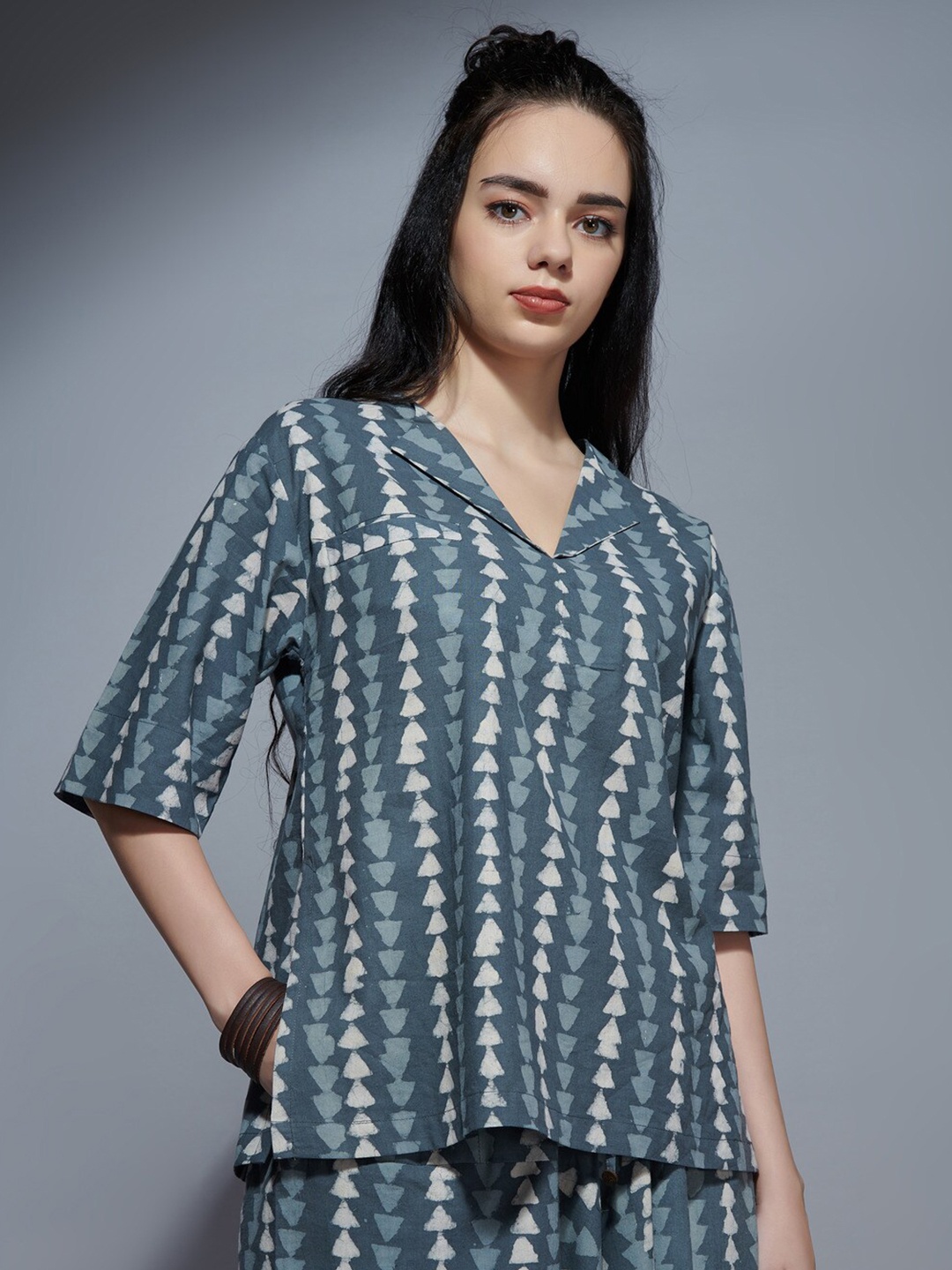 

the kaatn trail Women Grey Geometric Print Pure Cotton Top