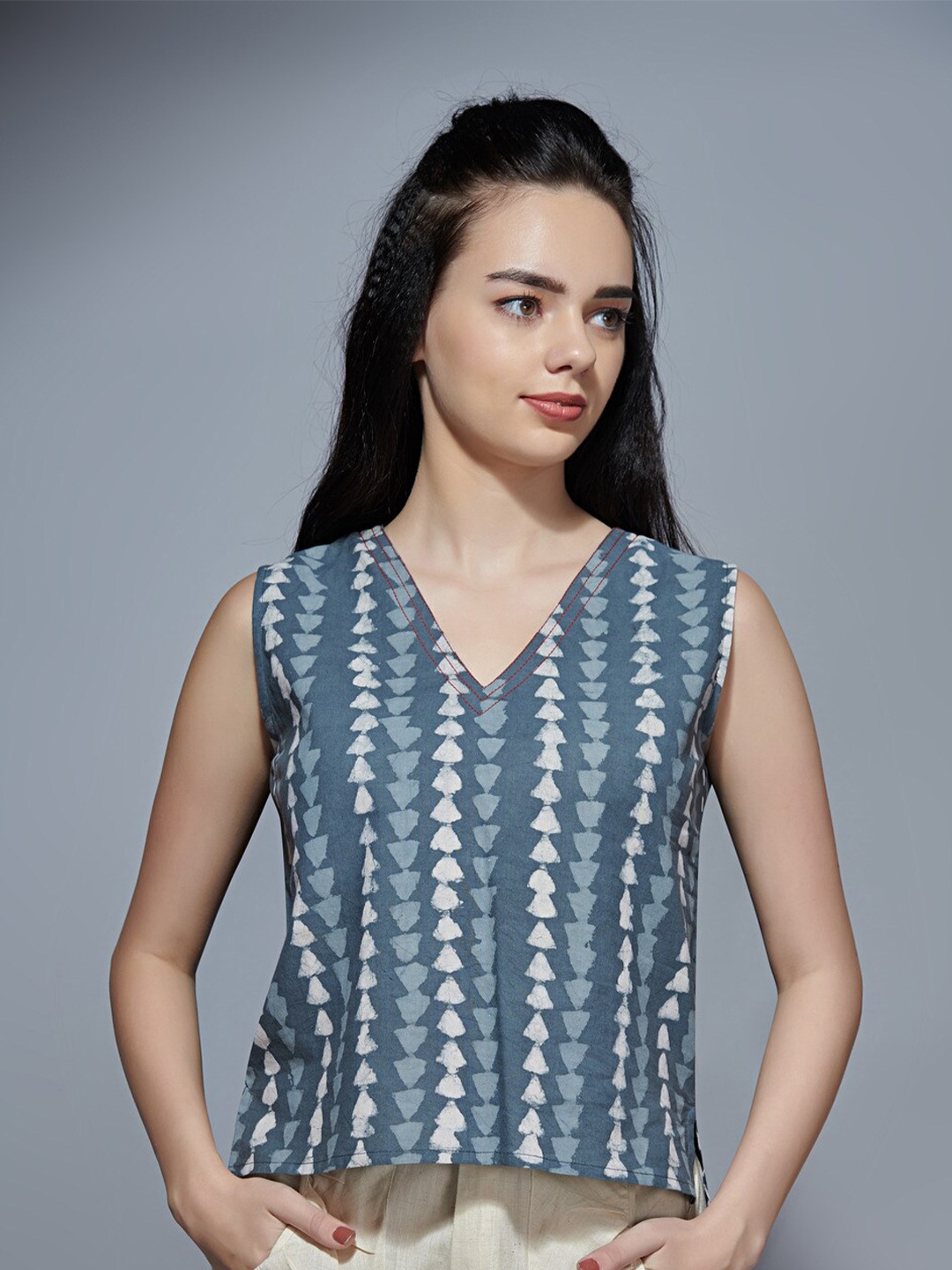 

the kaatn trail Women Blue & Grey Geometric Print Cotton Top