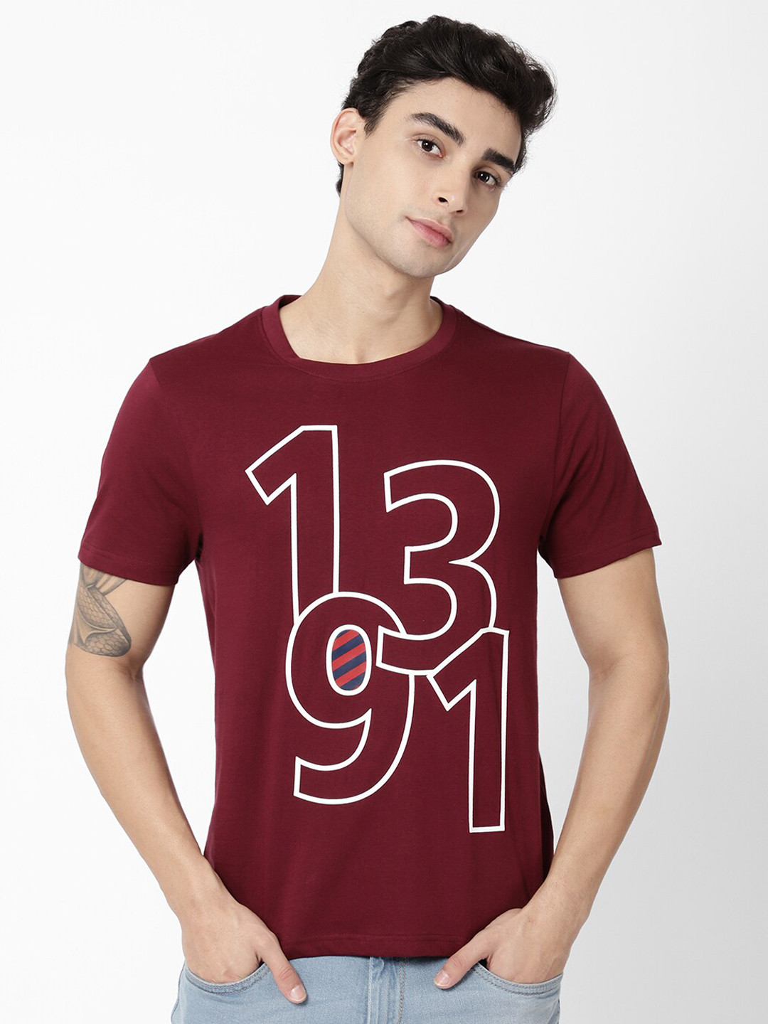 

AD By Arvind Men Maroon Typography Printed Pure Cotton Slim Fit T-shirt