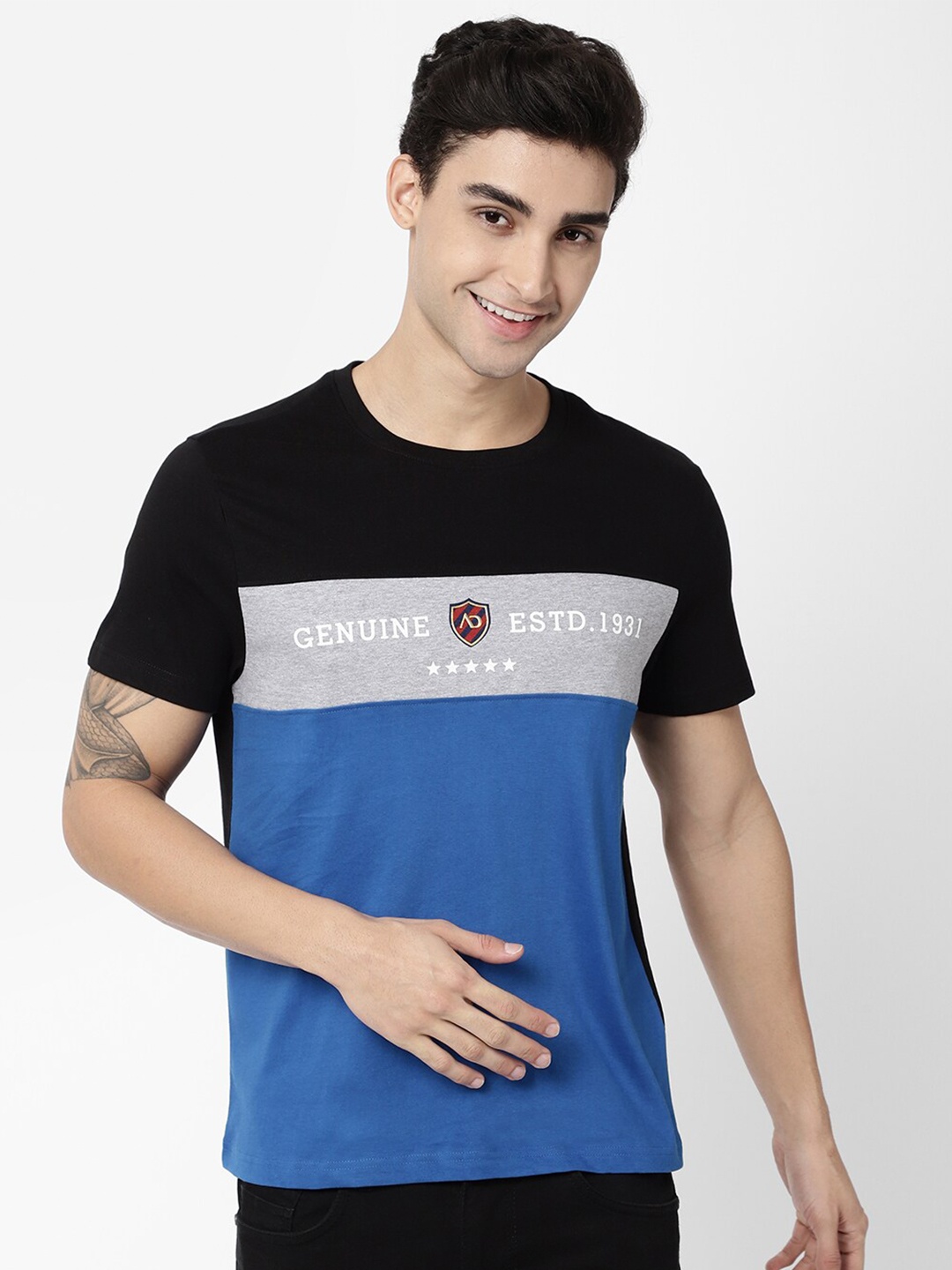 

AD By Arvind Men Blue & Black Colourblocked Slim Fit Cotton T-shirt