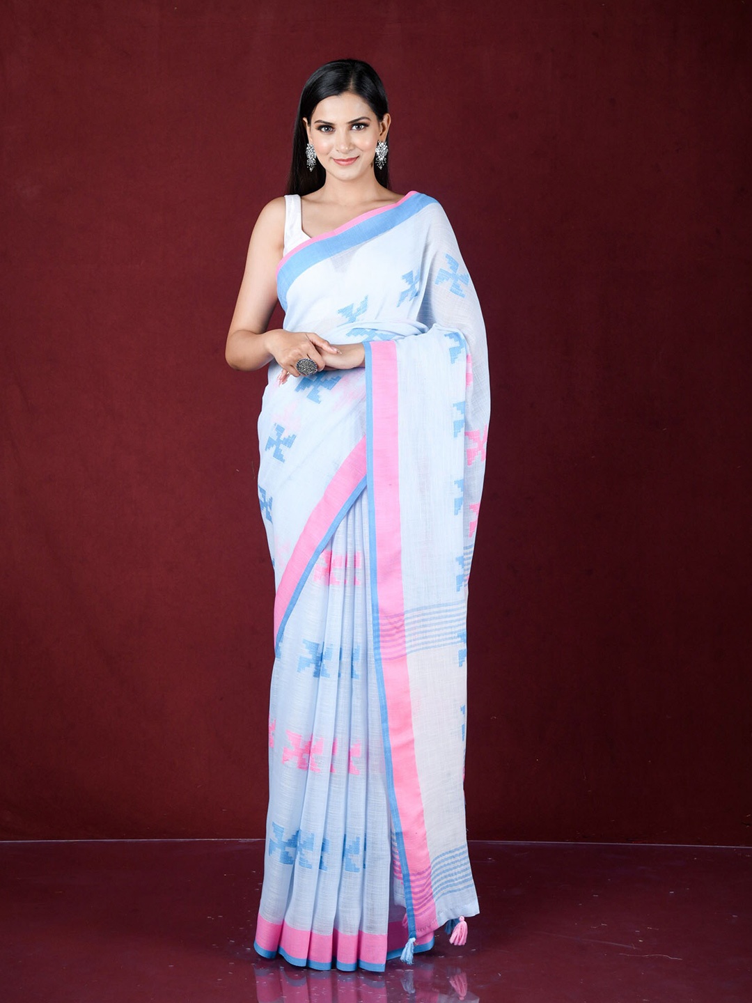 

Exclusiva Blue & Pink Floral Pure Linen Saree