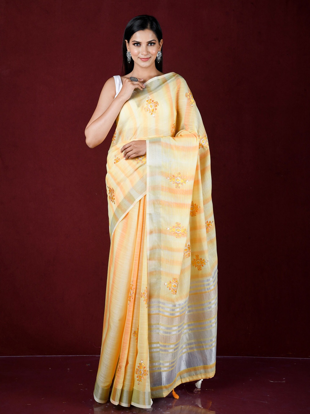 

Exclusiva Yellow & Silver-Toned Floral Zari Pure Linen Saree