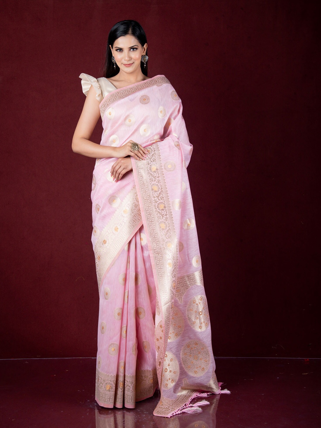 

Exclusiva Peach-Coloured & Gold-Toned Woven Design Zari Pure Linen Banarasi Saree