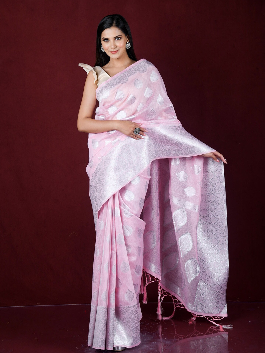 

Exclusiva Pink & Silver-Toned Woven Design Zari Linen Blend Banarasi Saree