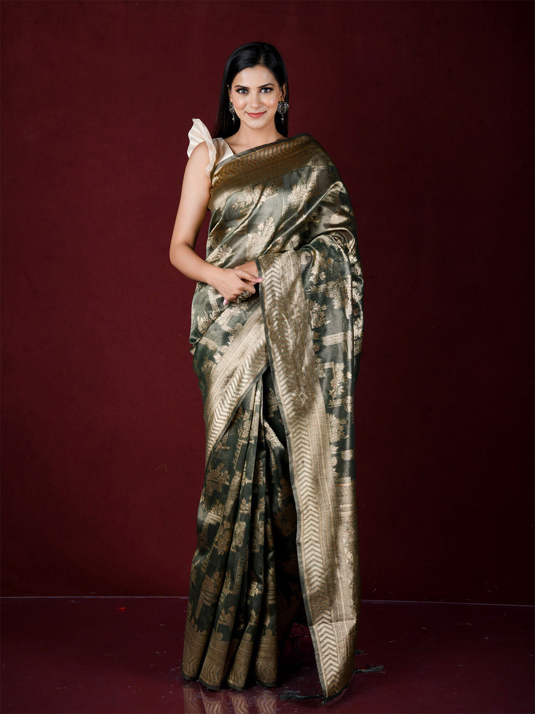 

Exclusiva Green & Gold-Toned Woven Design Zari Pure Cotton Banarasi Saree