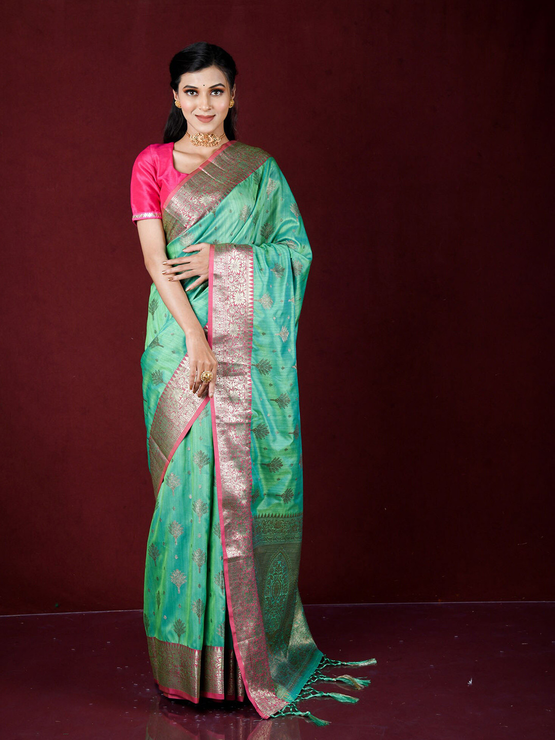 

Exclusiva Green & Pink Floral Zari Silk Blend Banarasi Saree