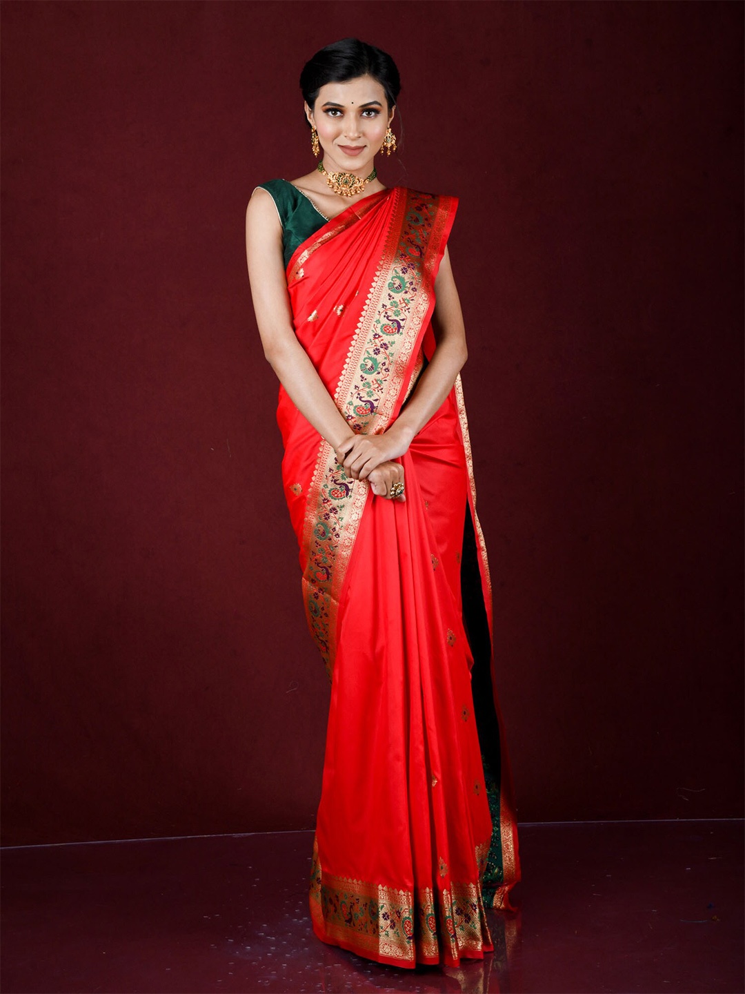 

Exclusiva Red & Green Ethnic Motifs Zari Silk Blend Banarasi Saree