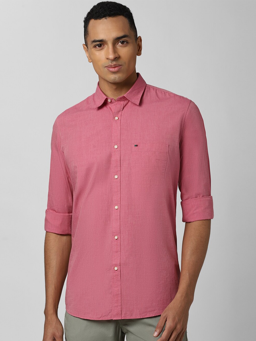 

Peter England Casuals Men Pink Slim Fit Solid Cotton Casual Shirt