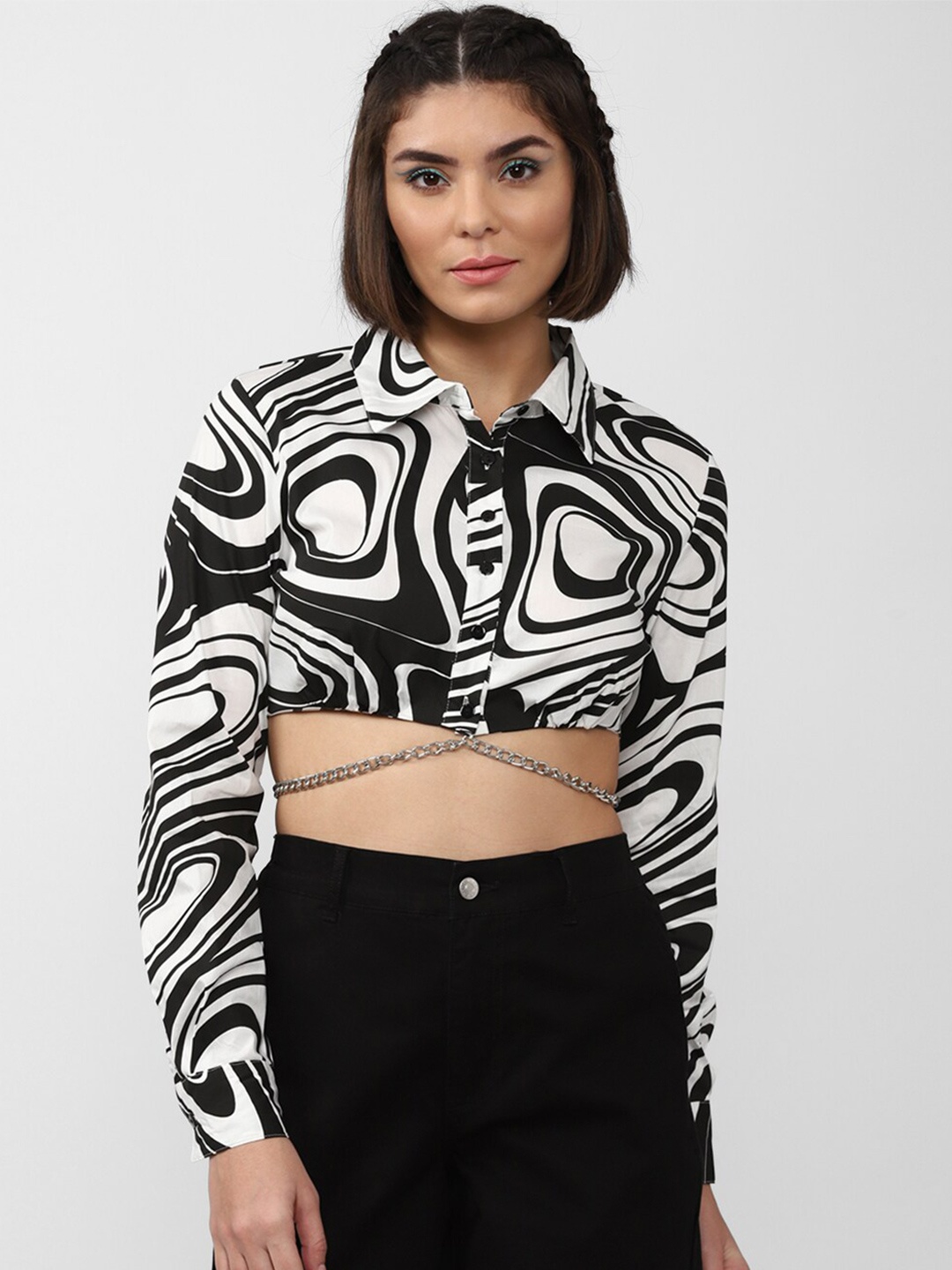 

FOREVER 21 White & Black Animal Print Shirt Style Crop Top