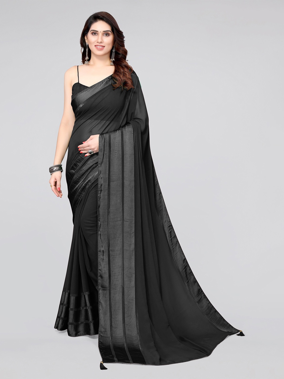 

MIRCHI FASHION Black Striped Saree