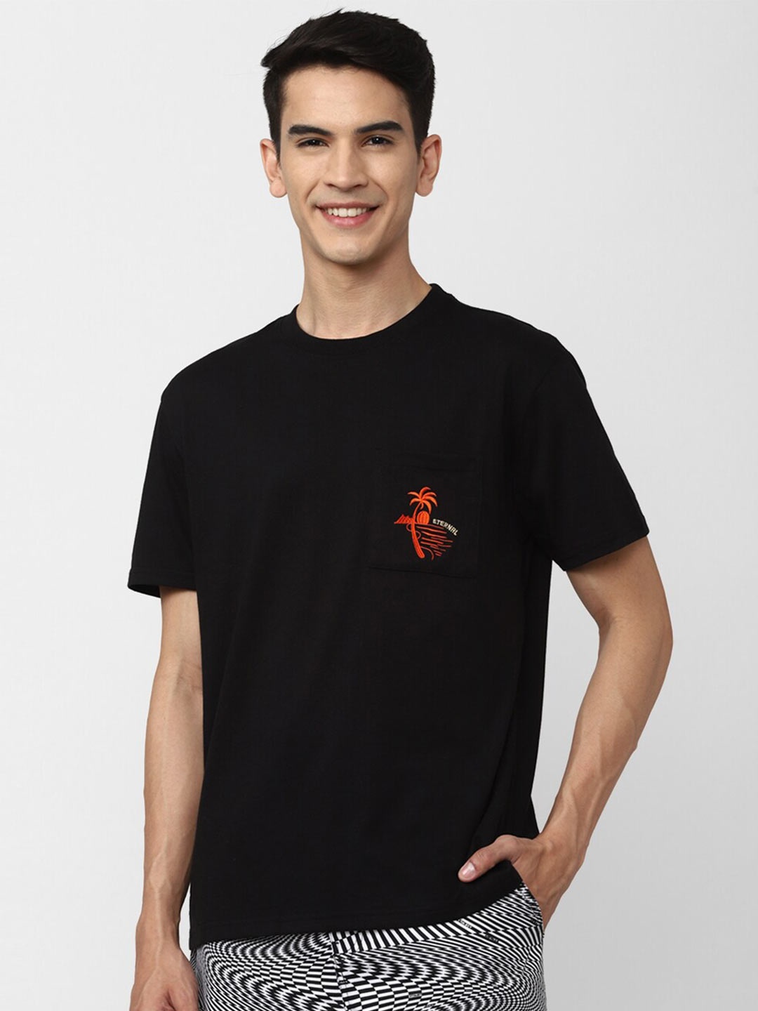 

FOREVER 21 Men Black Cotton T-shirt