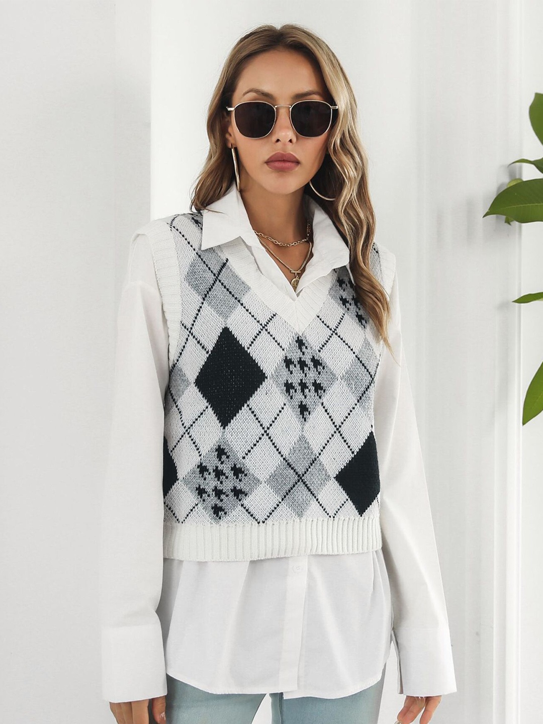 

StyleCast Women White & Black Printed Sweater Vest