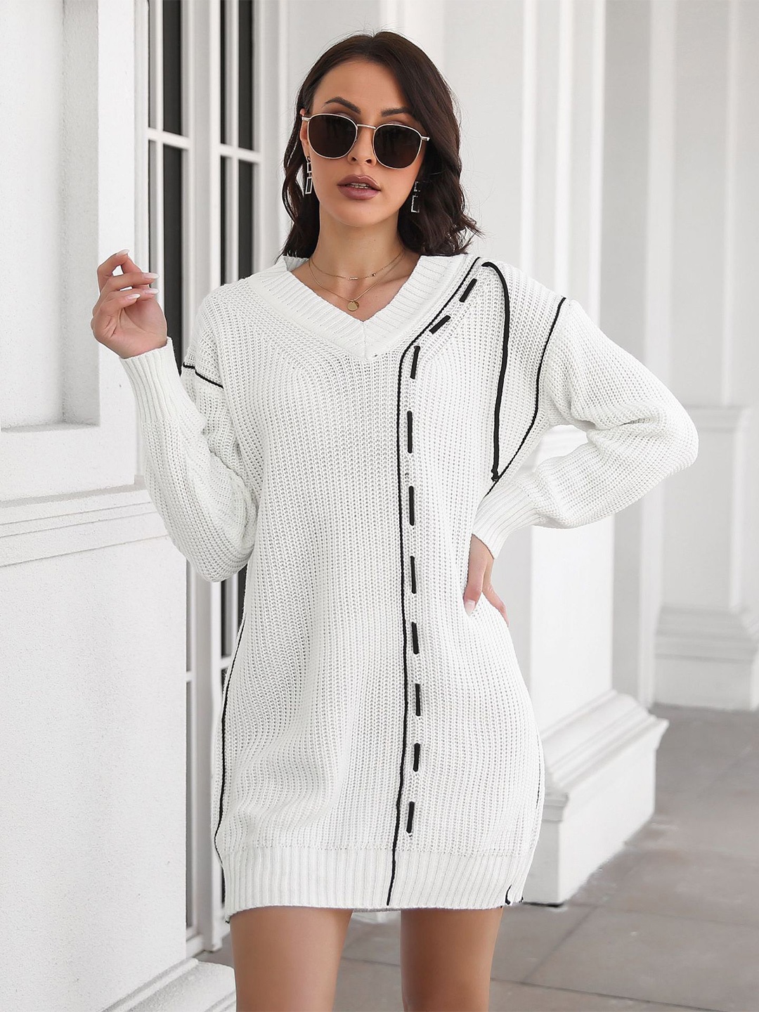 

StyleCast Women White & Black Longline Pullover