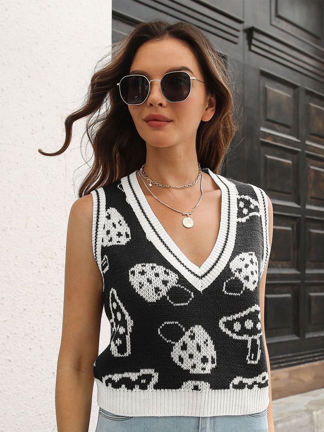 

StyleCast Women Black & White Printed Sweater Vest