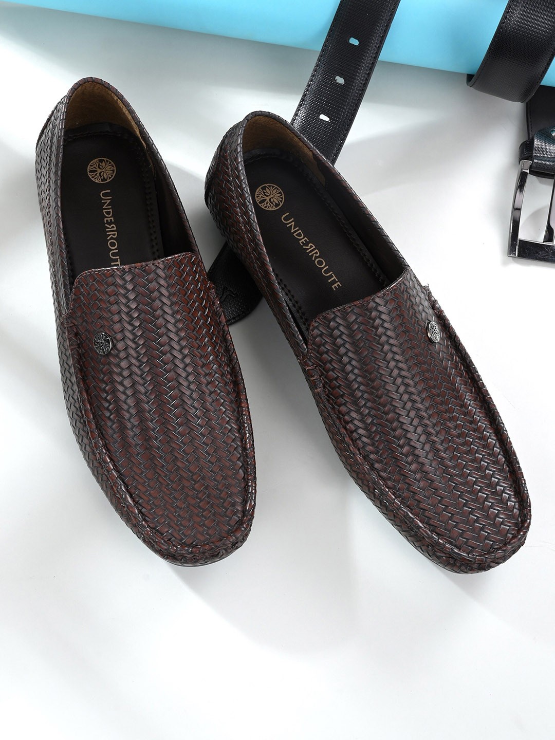 

UNDERROUTE Men Brown Woven Design Lightweight Loafers