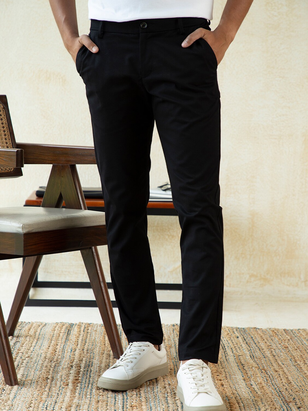 

Andamen Men Black Regular Fit Solid Trousers