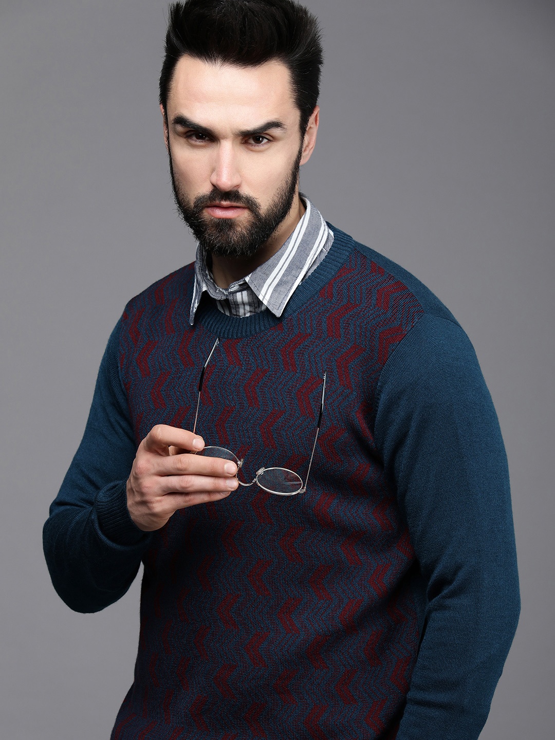 

Raymond Men Teal Blue & Burgundy Chevron Printed Pullover