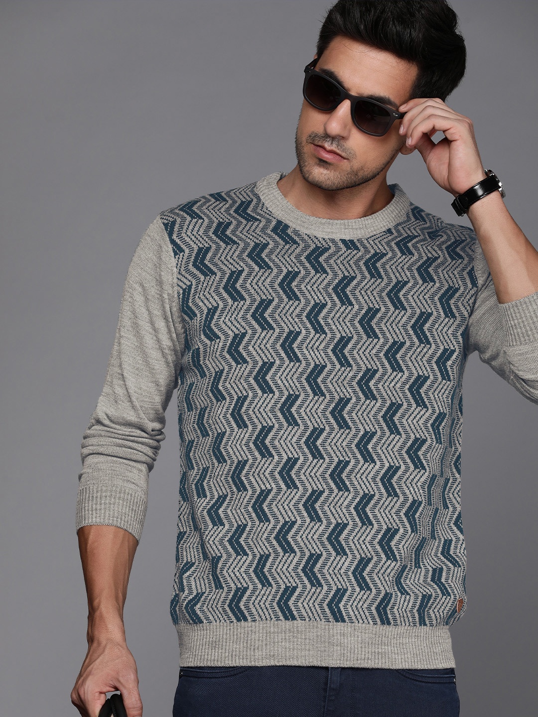 

Raymond Men Chevron With Embroidered Detail Round Neck Pullover, Grey