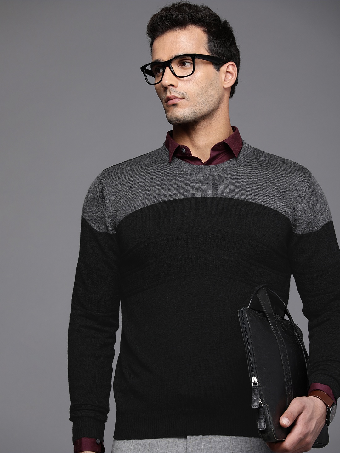 

Raymond Men Black & Grey Colourblocked Round Neck Long Sleeves Pullover