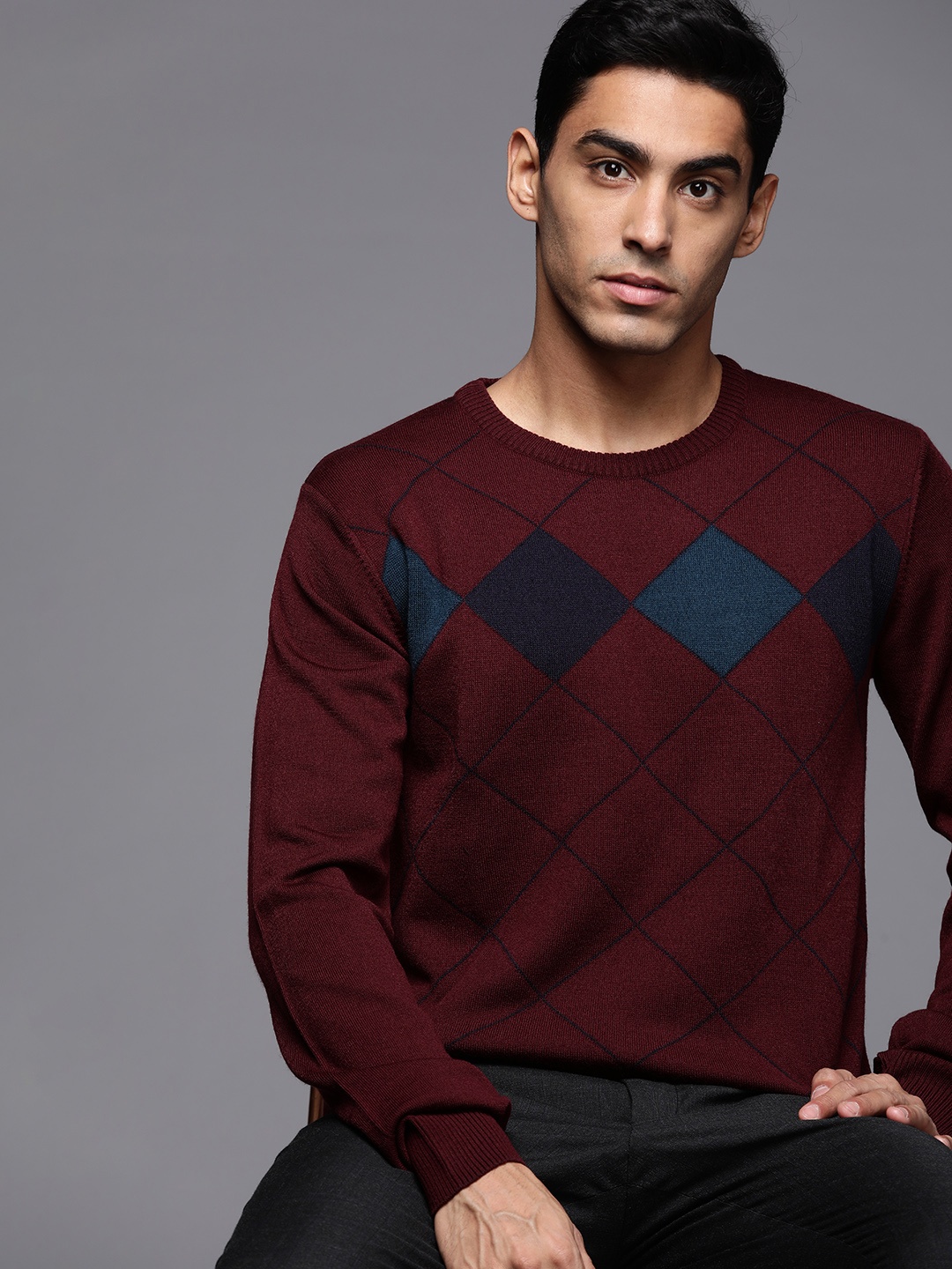 

Raymond Men Maroon & Navy Blue Geometric Sweater