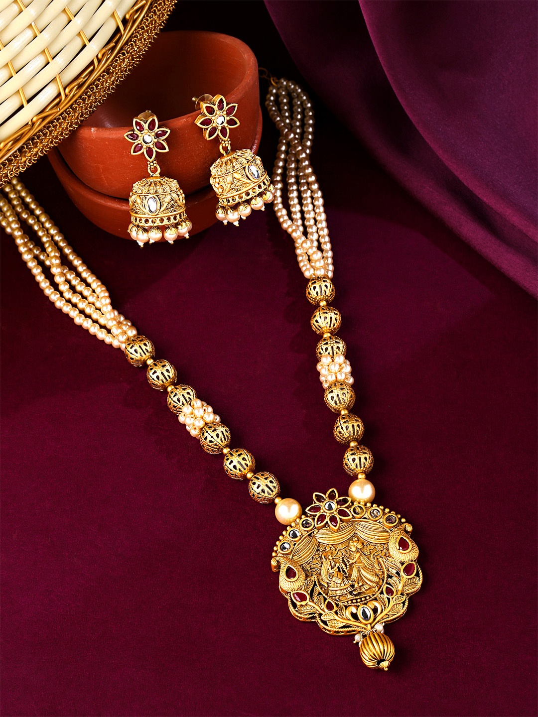 

Yellow Chimes Gold plated Moti Beaded Jewellery Set