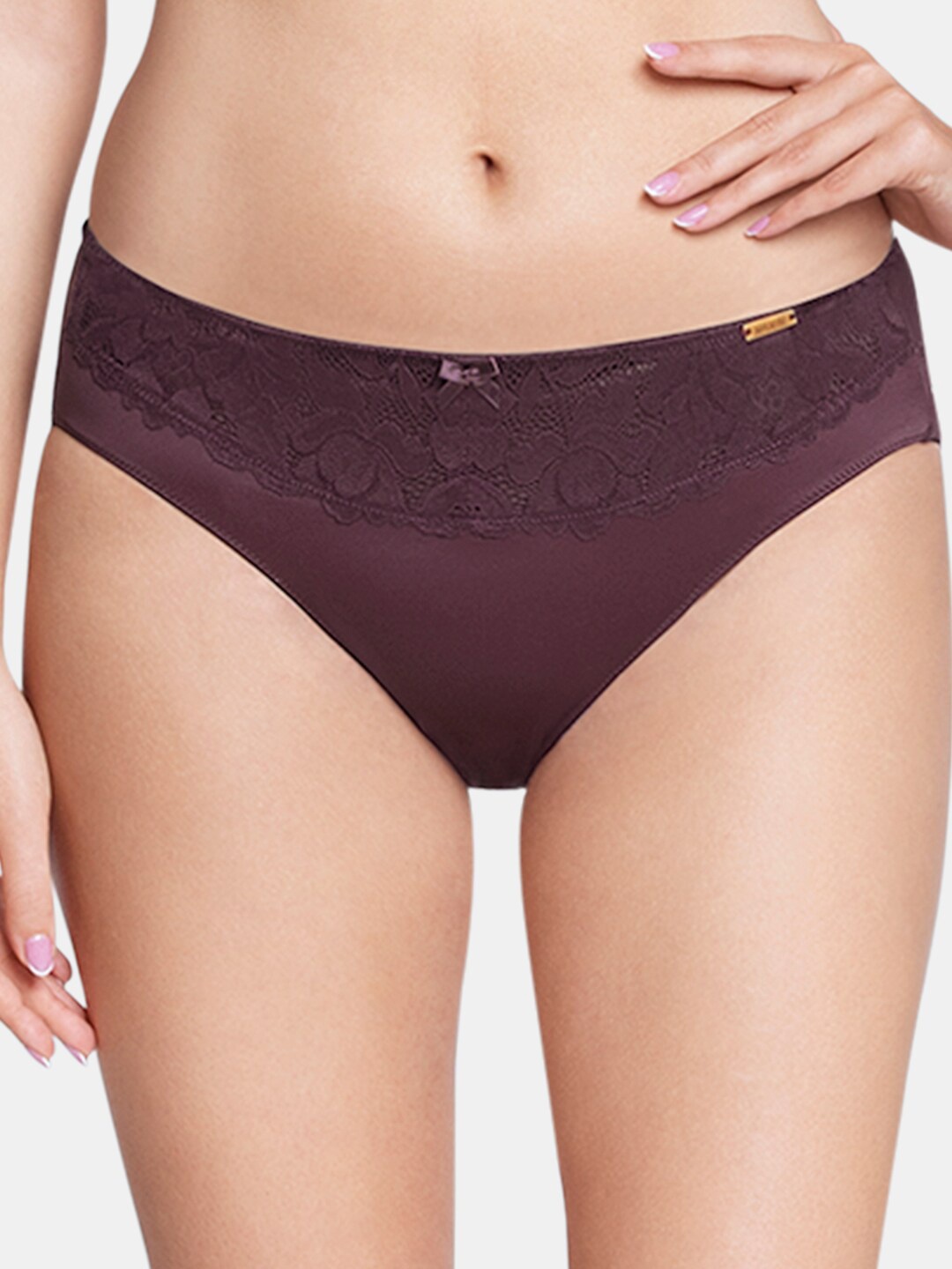 

Amante Women Low Rise Lace Embrace Bikini Briefs- PAN88401, Brown