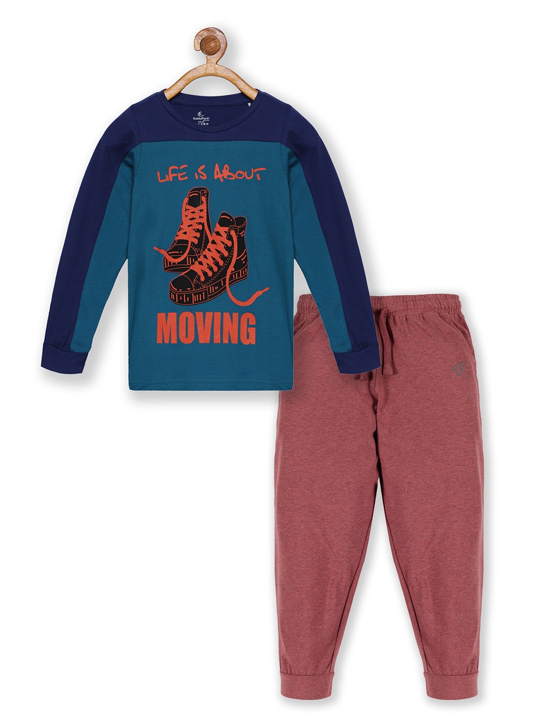 

KiddoPanti Boys Teal & Red Printed T-shirt & Pants