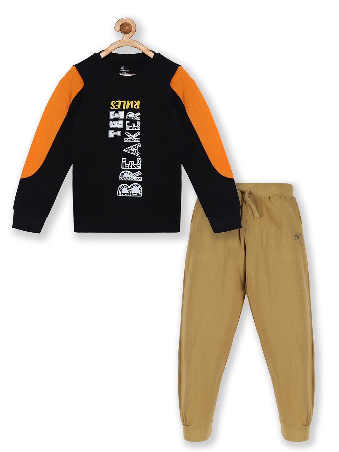 

KiddoPanti Boys Black & Khaki Printed Pure Cotton T-shirt with Trouser