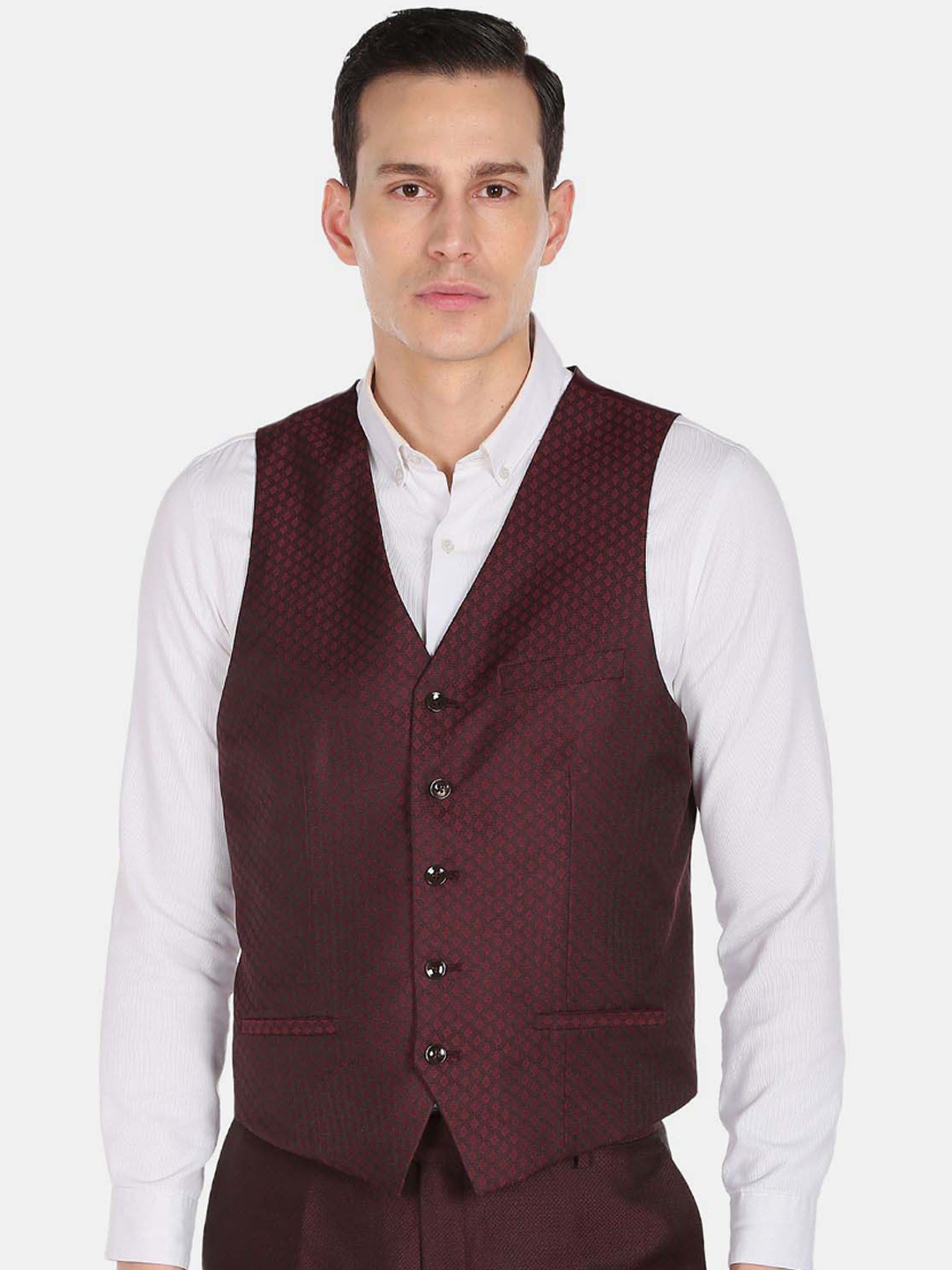 

Arrow Men Maroon Solid Single-Breasted Three-Piece Suit
