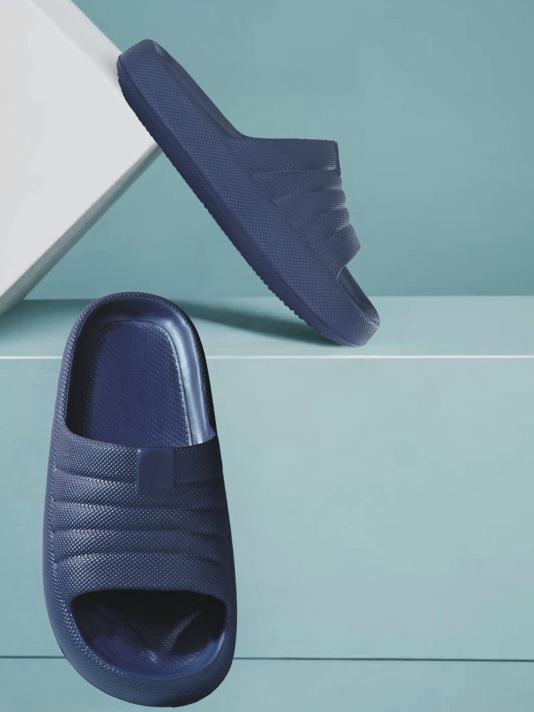 

MANSAMUSA Men Blue Croslite Sliders