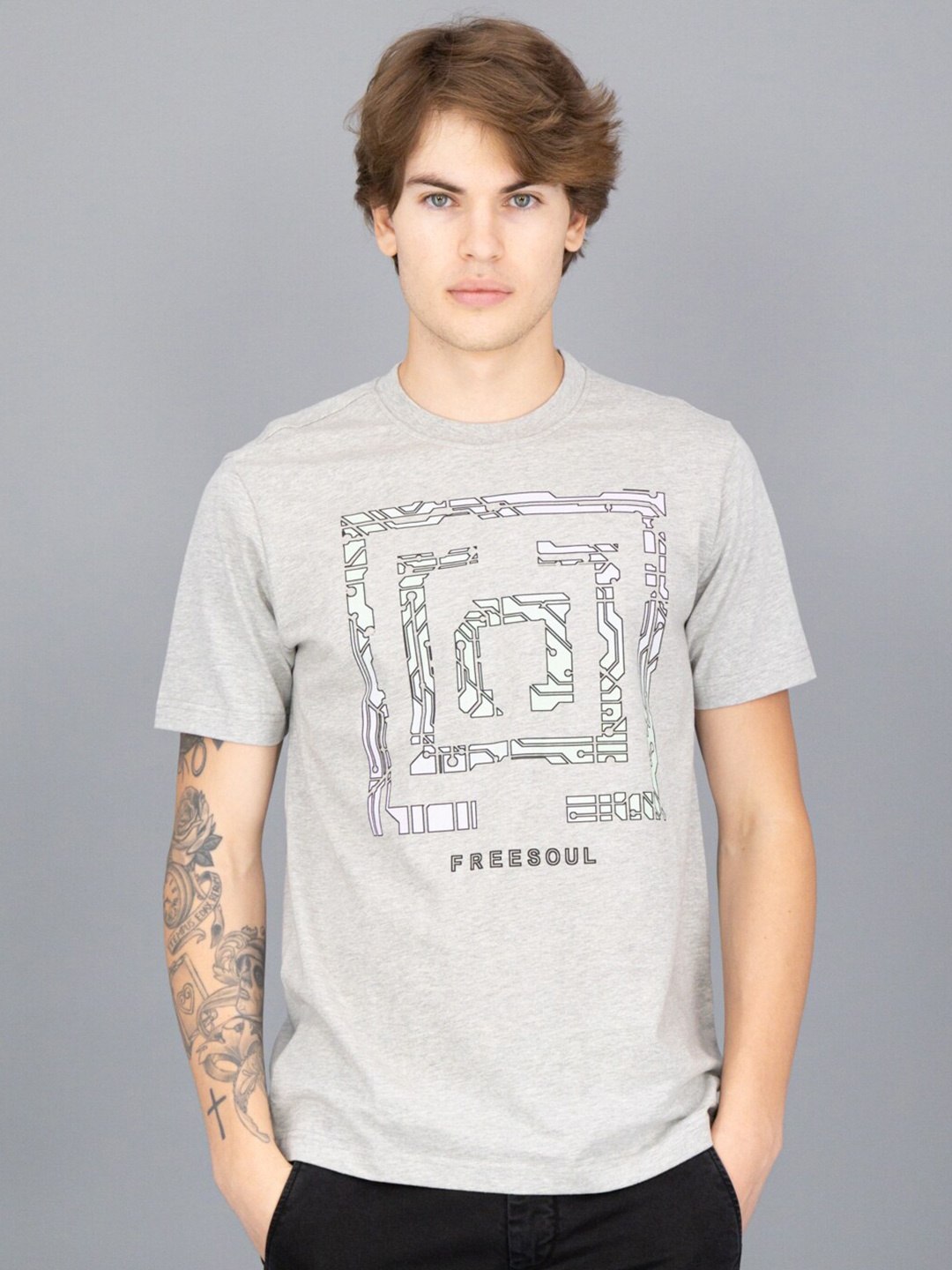 

FREESOUL Men Grey Typography Printed Applique T-shirt