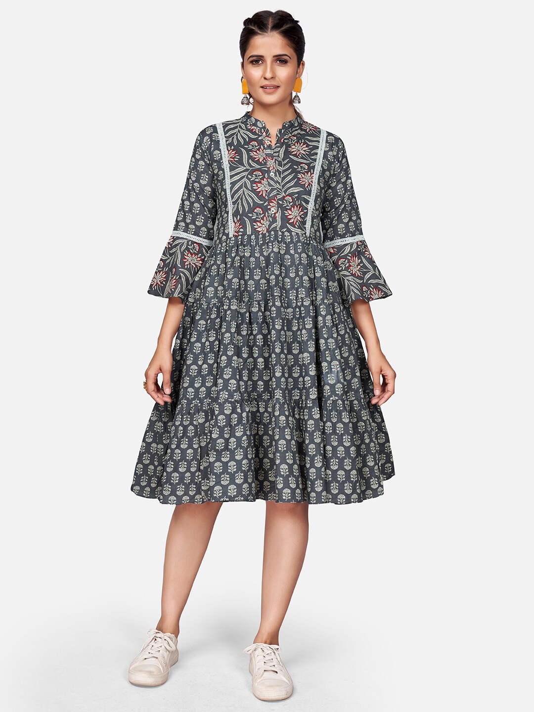 

Vbuyz Grey & White Floral Printed Dress