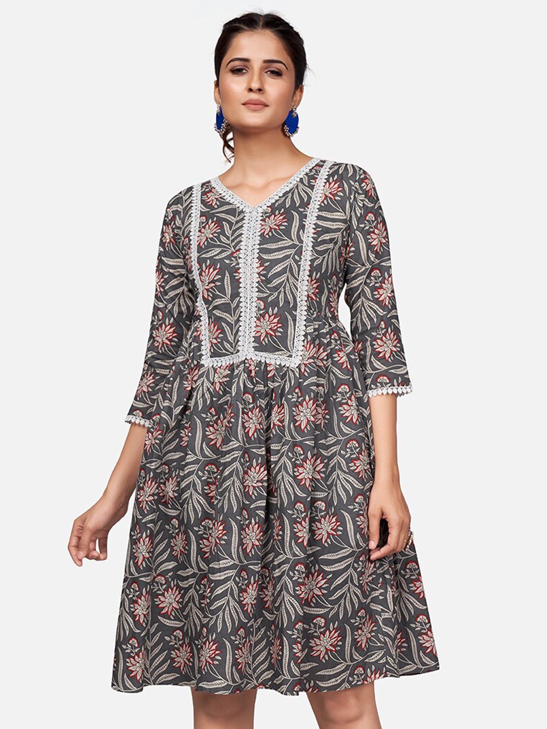 

Vbuyz Women Grey & White Ethnic Motifs Dress