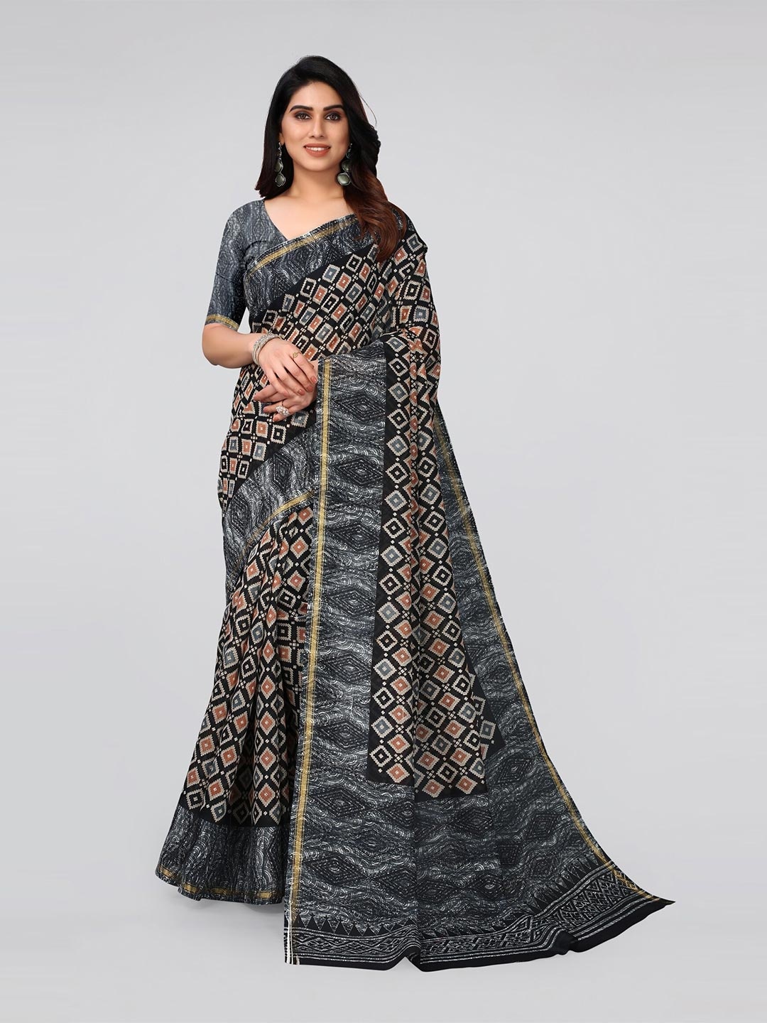 

MIRCHI FASHION Black & Brown Cotton Blend Saree