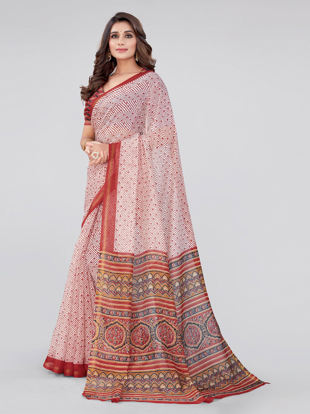 

MIRCHI FASHION Maroon & Off White Geometric Printed Saree