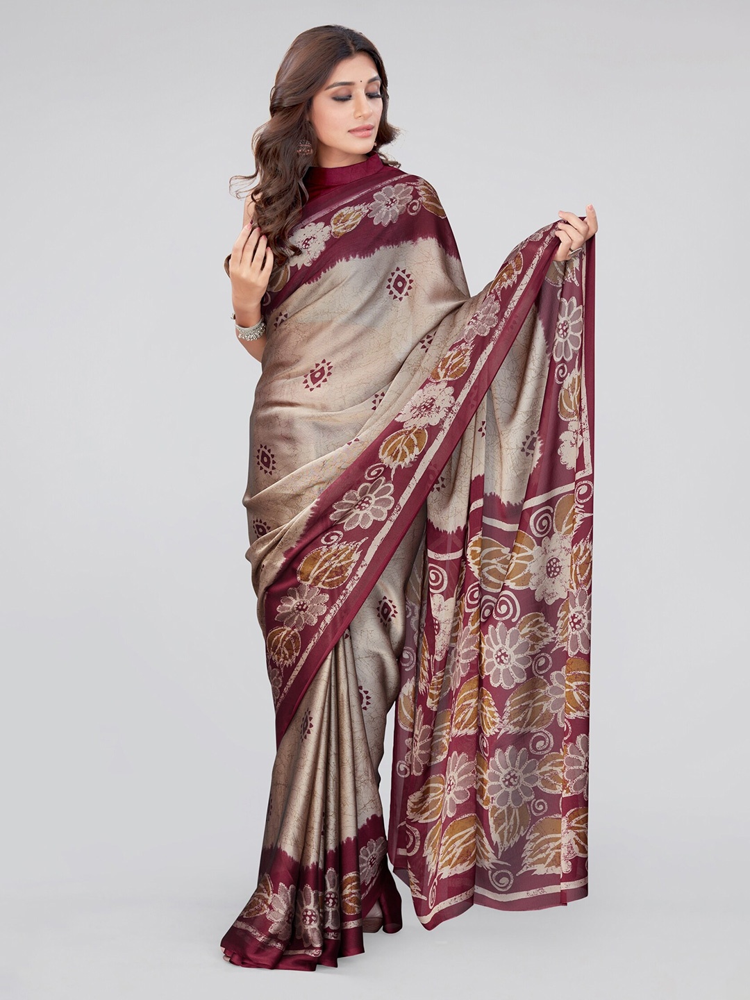 

MIRCHI FASHION Beige & Green Floral Block Print Saree