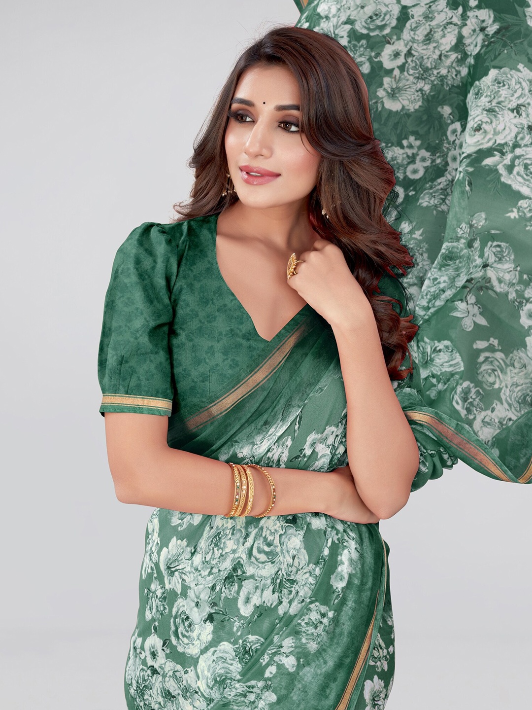 

MIRCHI FASHION Sea Green & Off White Floral Saree