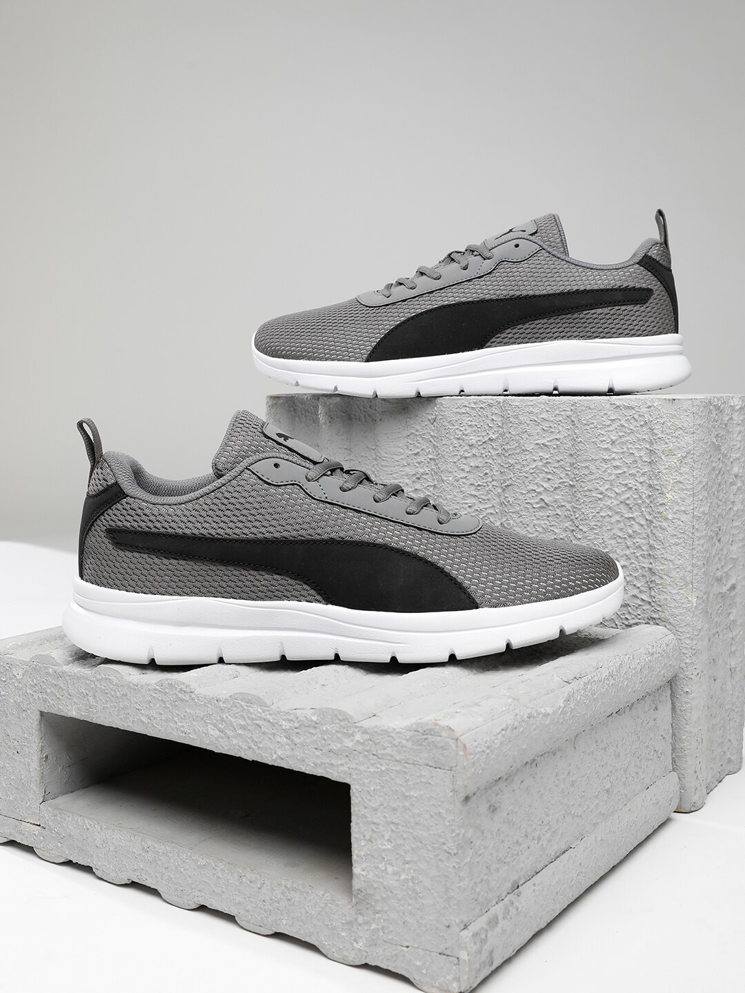 

Puma Men Grey Ultimate Ease Running Shoes