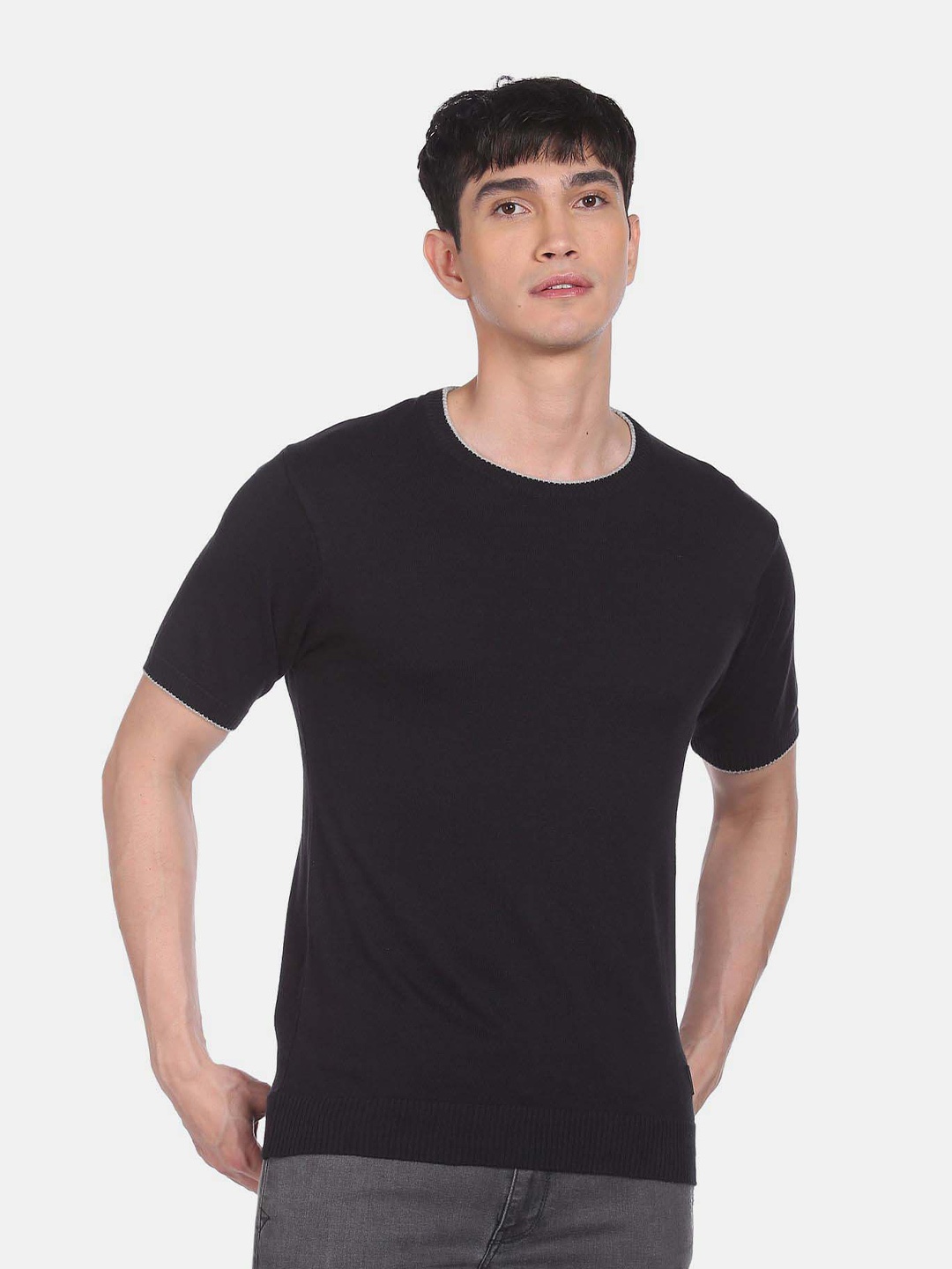 

Flying Machine Men Black Solid Cotton T-shirt