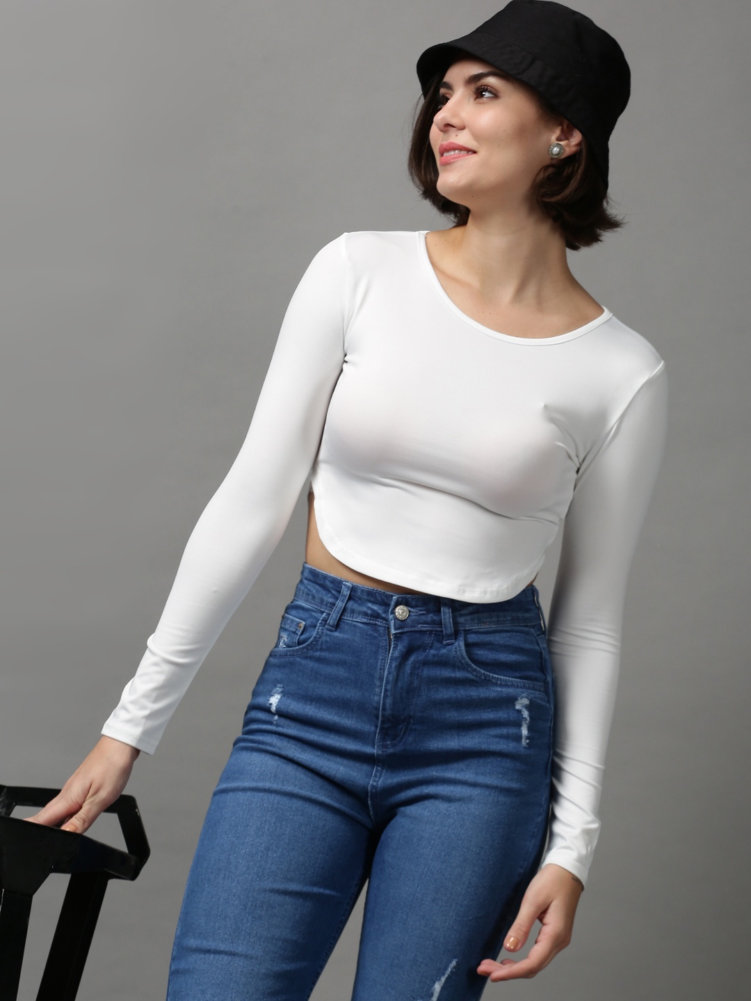 

SHOWOFF White Solid Crop Top