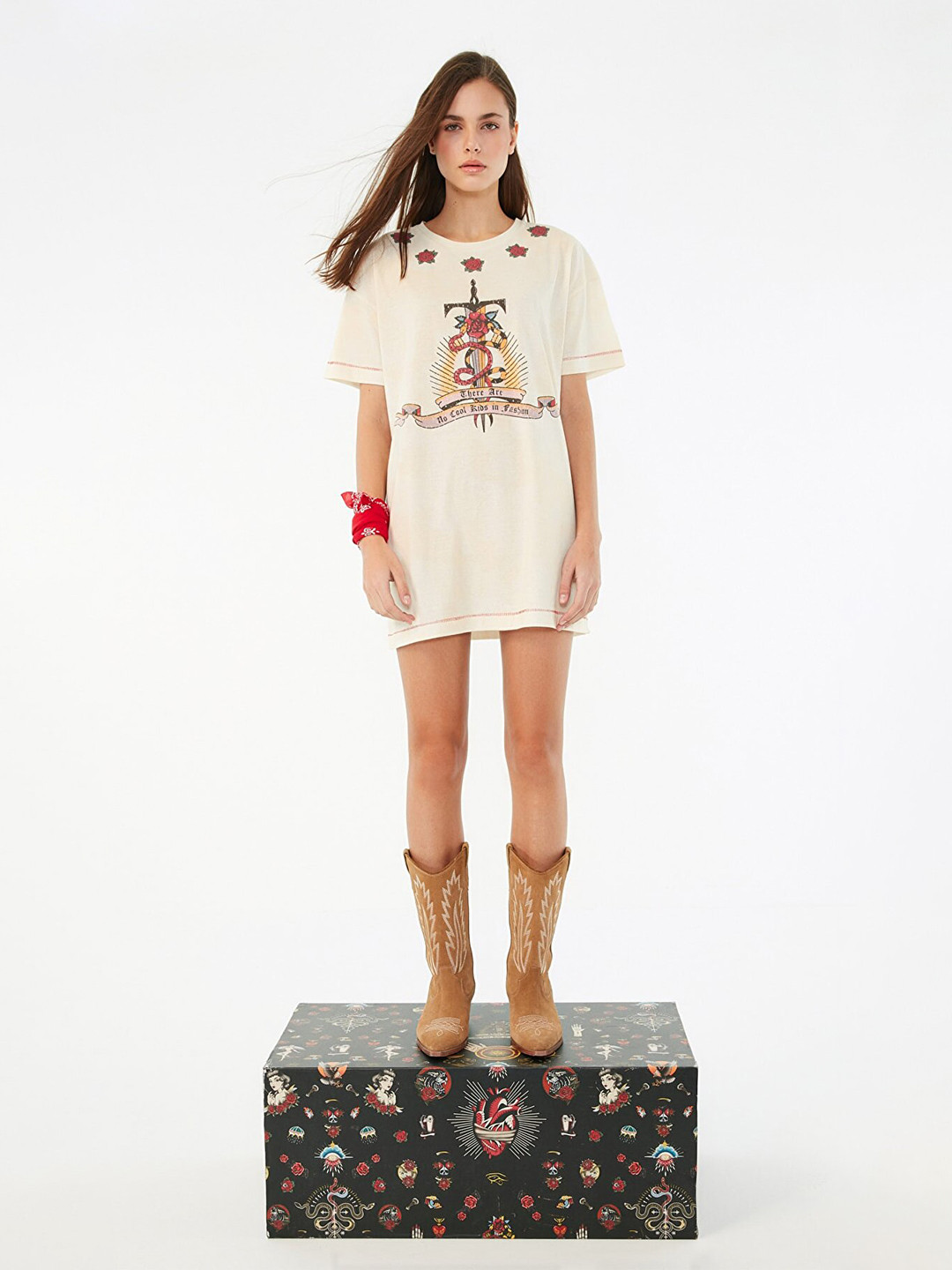 

Trendyol Women Off White Graphic Printed Round Neck T-shirt Dress