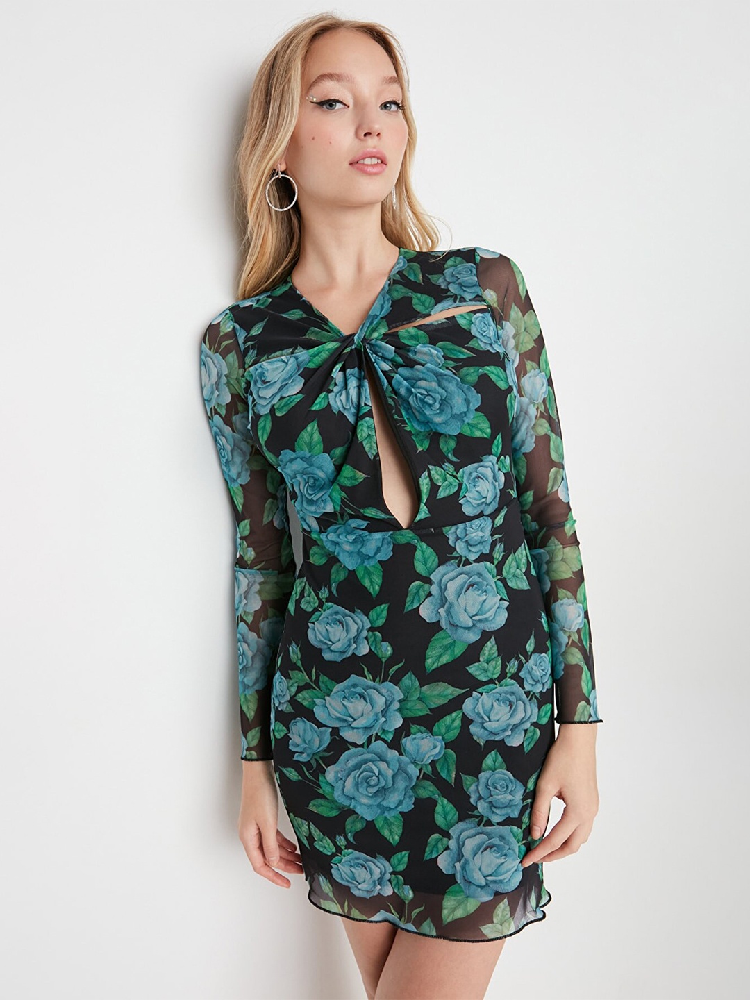 

Trendyol Women Black & Blue Floral Sheath Mini Dress