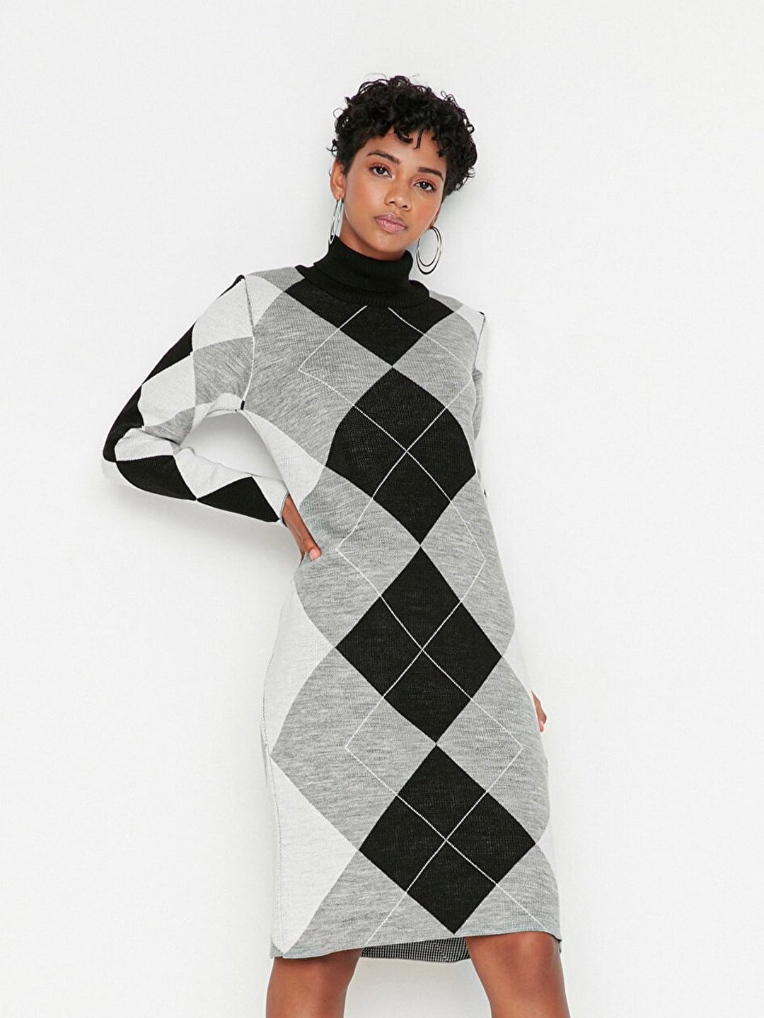 

Trendyol Black & Grey Checked Acrylic Sweater Dress