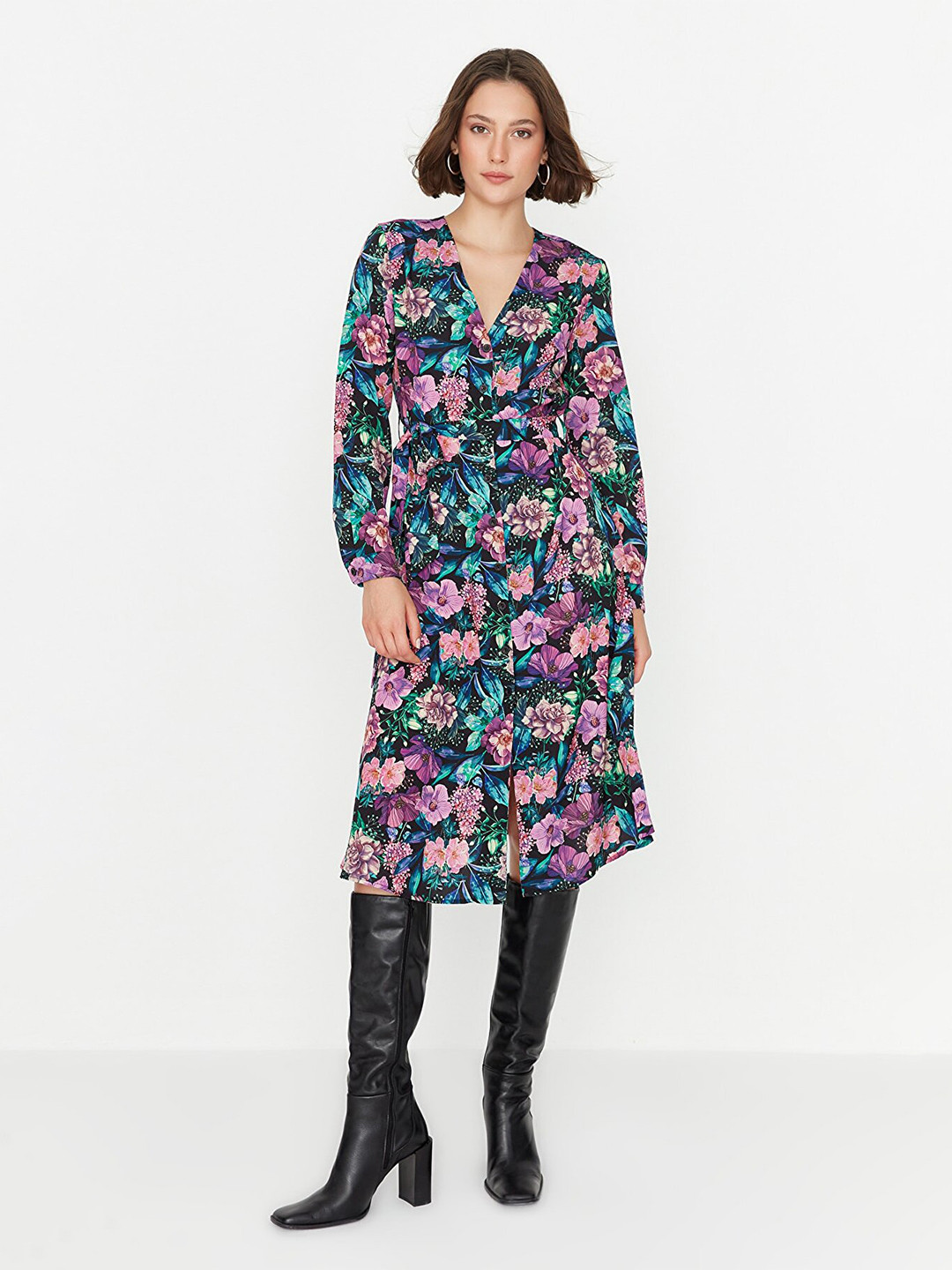 

Trendyol Women Black & Purple Floral Printed A-Line Midi Dress