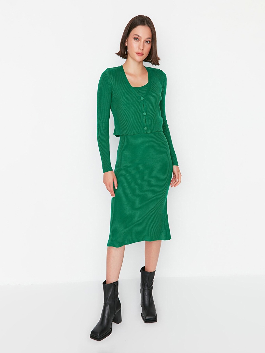 

Trendyol Women Green Solid Sheath Dress