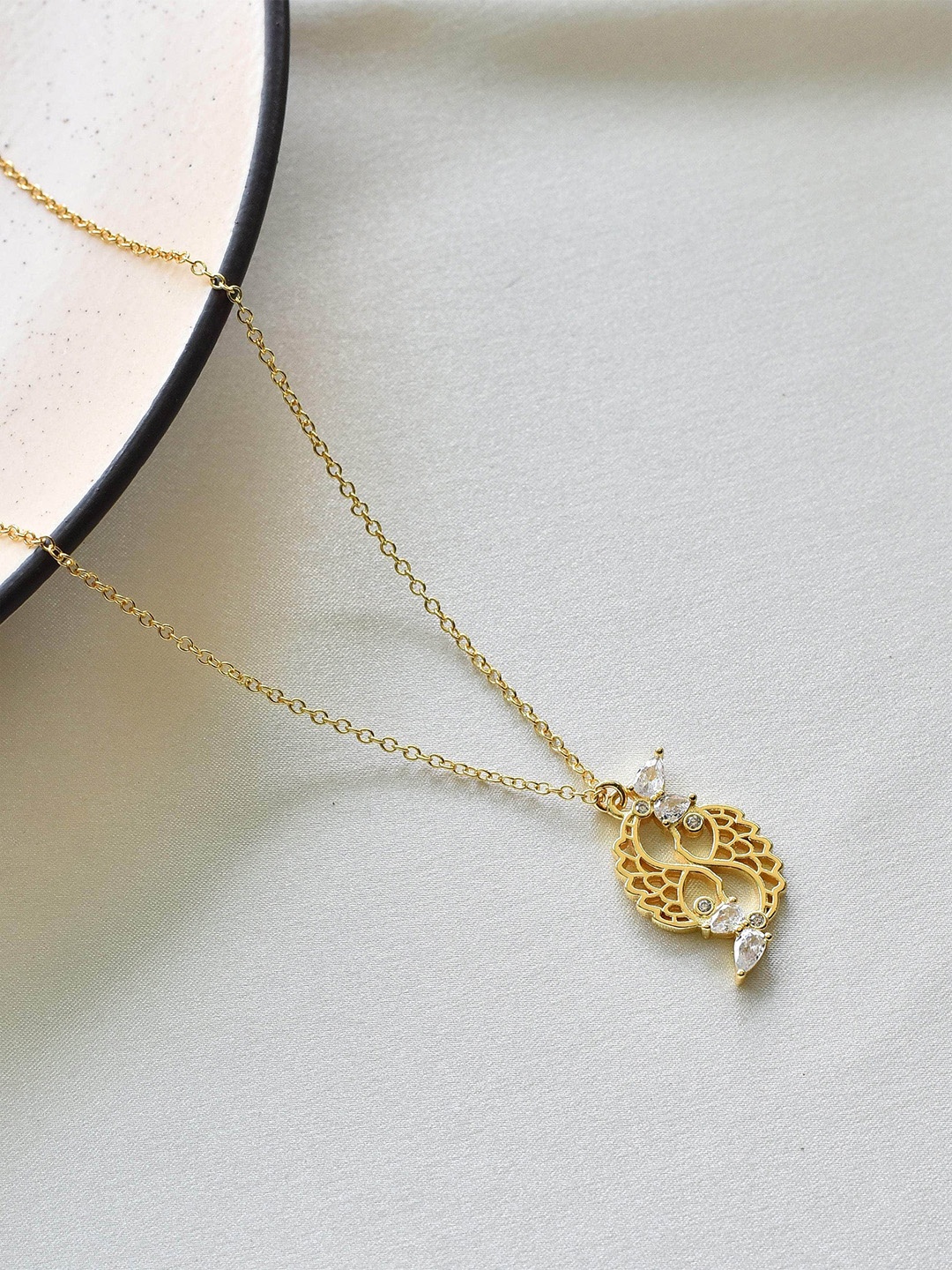 

Klissaa Woman Gold-Plated White Pisces Zodiac Gold Plated Necklace