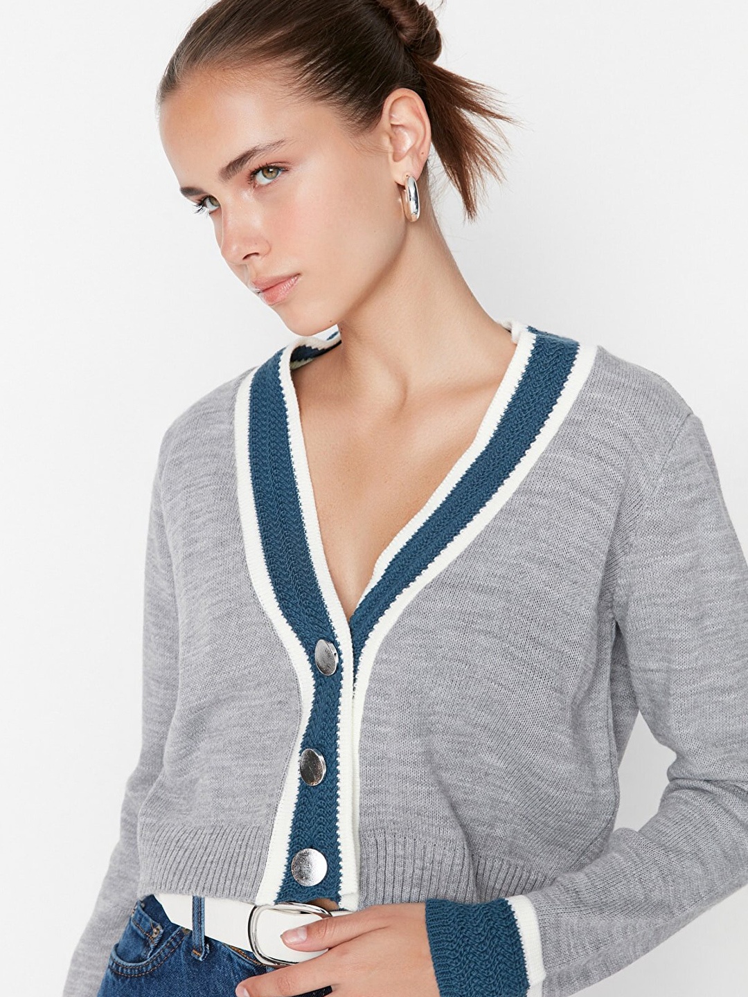 

Trendyol Women Grey Crop Cardigan