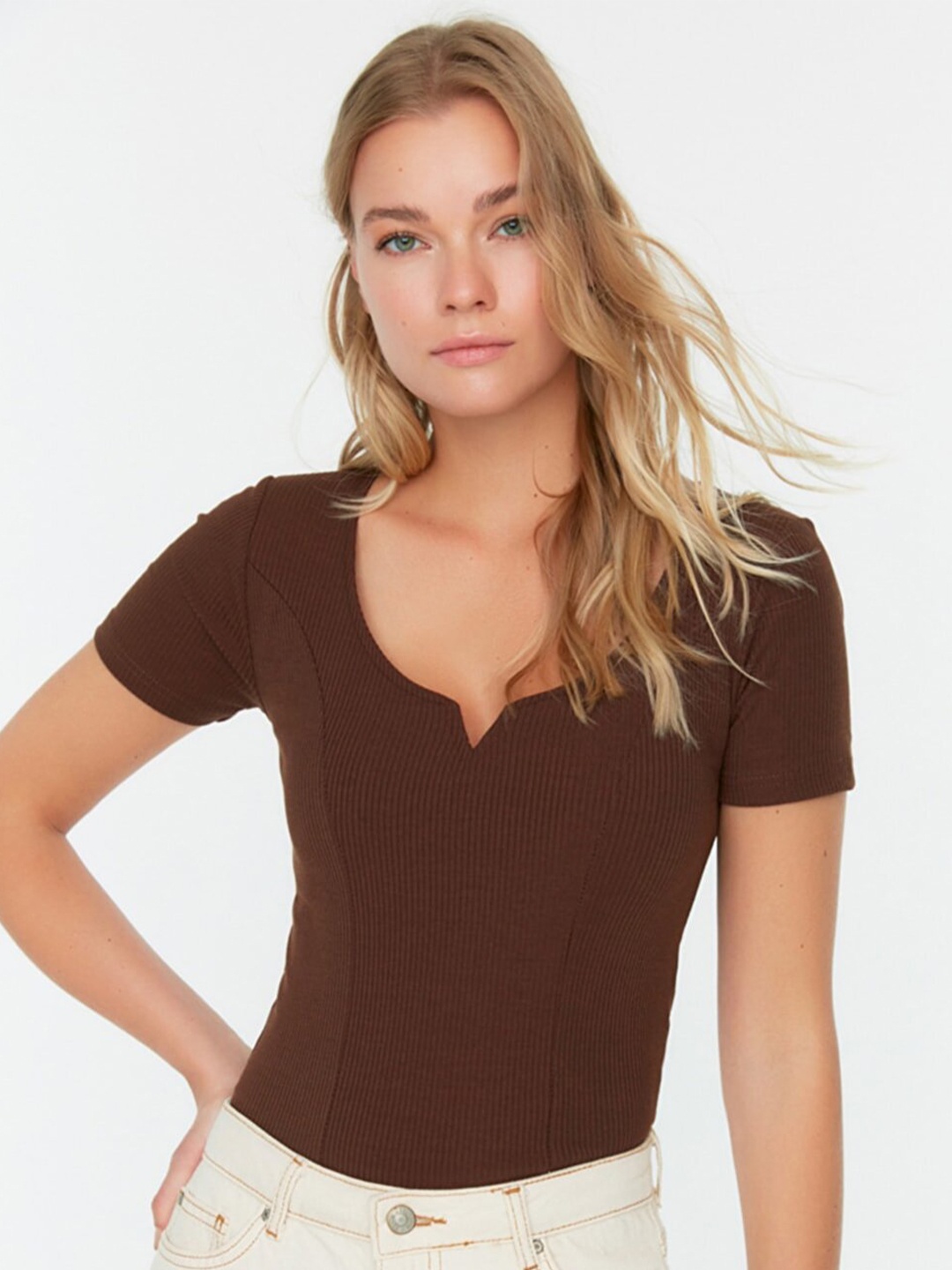 

Trendyol Brown Round Neck Knitted Top